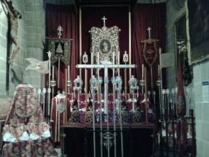 J.V. - ALTAR DE INSIGNIAS SANTO CRUCIFIJO DE LA SALUD