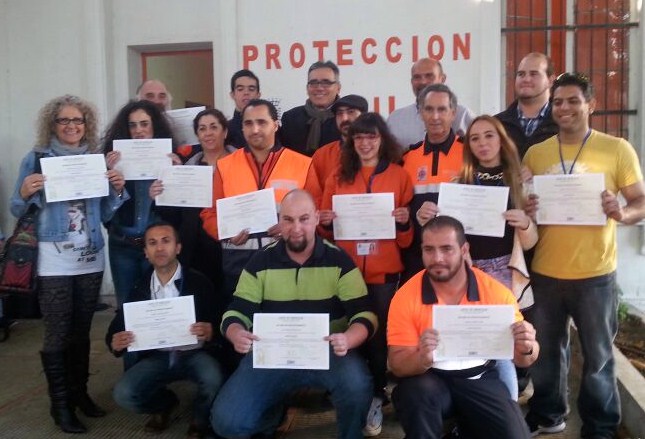 Durá entrega diplomas Protección Civil 01-04-14
