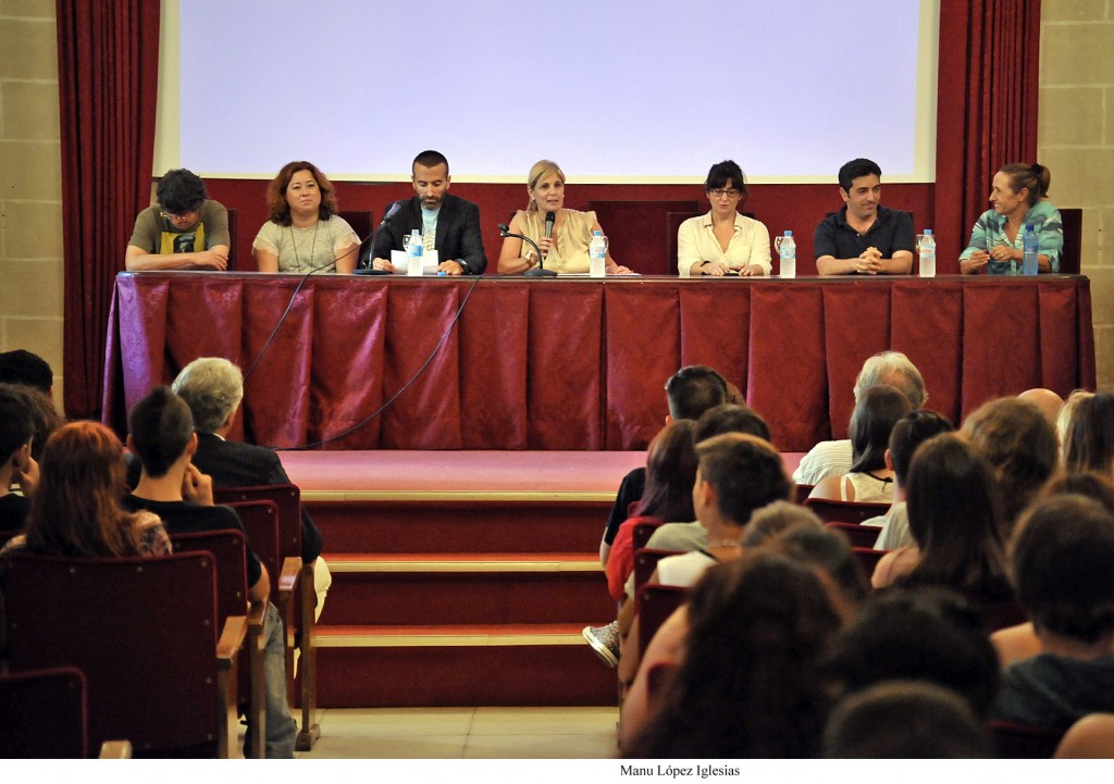 Alcaldesa asiste apertura curso Esc de Arte _ 02