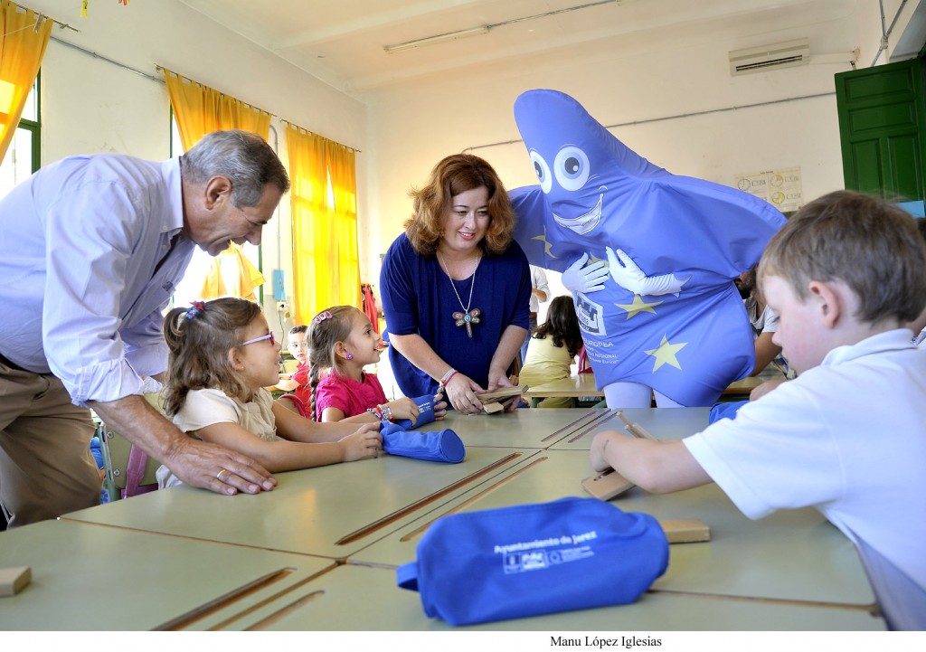 Lidia Menacho y Jose Galvin asisten inicio curso escolar CEIP Al Andalus _ 02