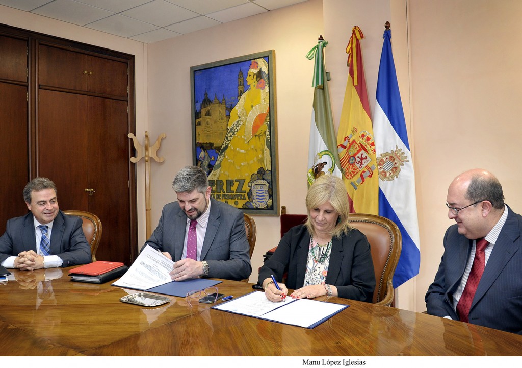 Alcaldesa firma convenio