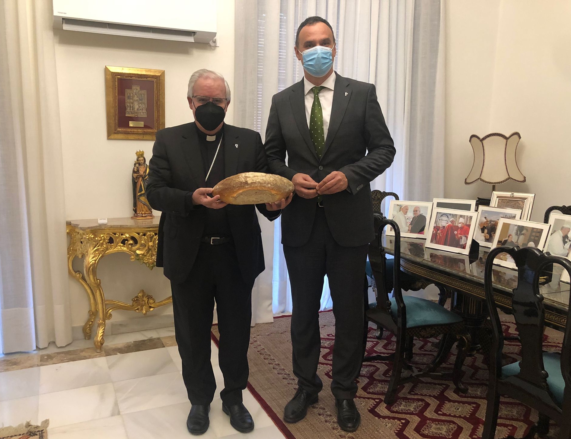 El alcalde se reúne con el Arzobispo de Sevilla con motivo del V Centenario de la muerte de Elio Antonio